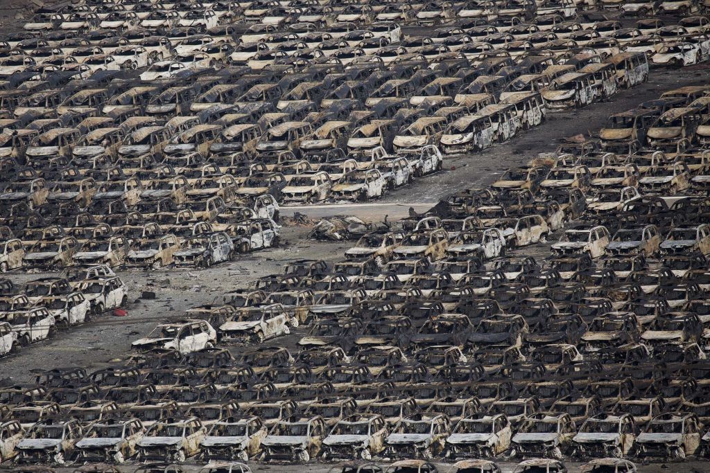 Burnt cars are seen near the site of the explosions at the Binhai new district, Tianjin, August 13, 2015. Two huge explosions tore through an industrial area where toxic chemicals and gas were stored in the northeast Chinese port city of Tianjin, killing at least 44 people, including at least a dozen fire fighters, officials and state media said on Thursday.   REUTERS/Damir Sagolj      TPX IMAGES OF THE DAY      - RTX1O62I