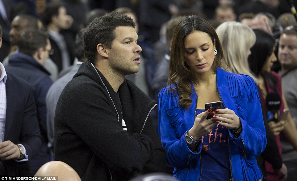 302C8E7A00000578-3400222-Former_Chelsea_midfielder_Michael_Ballack_watches_on_at_the_O2_a-a-68_1452813372172