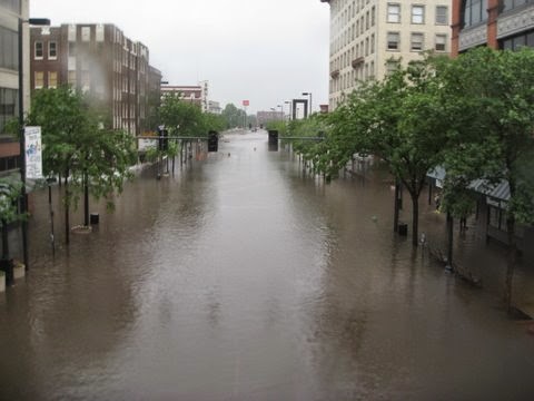 3rd_Ave_Cedar_Rapids_from_Skywalk_-_Iowa_flood