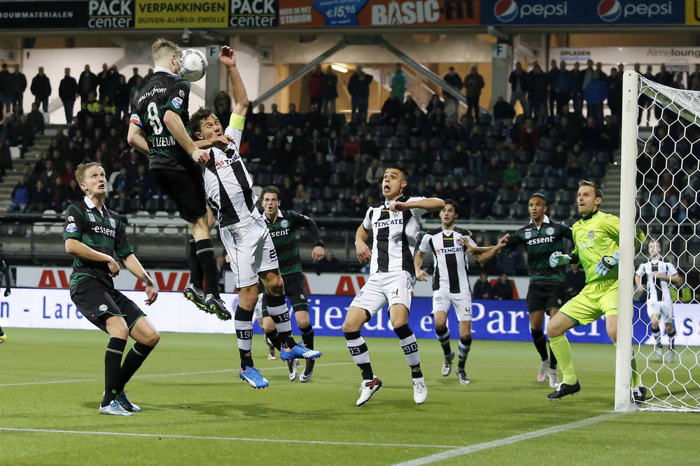 19-12-2015: Voetbal: Heracles Almelo v FC Groningen: Almelo Michael de Leeuw of FC Groningen,Castro of Heracles Eredivisie 2015 - 2016