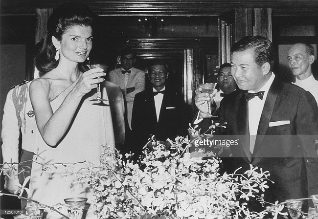PHNOM PENH, CAMBODIA - NOVEMBER 6: Jackie Kennedy and King Norodom Sihanouk on November 6, 1967 in Phnom Penh, Cambodia.(Photo by 5356/Gamma-Rapho via Getty Images)